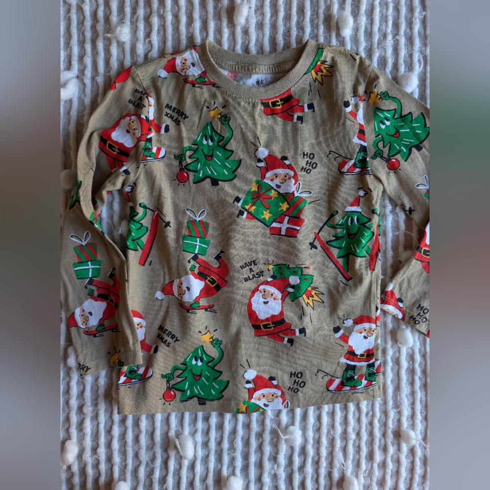 H&M Kids Long Sleeve Santa and christmas tree Shirt -  Boys Size 5-6